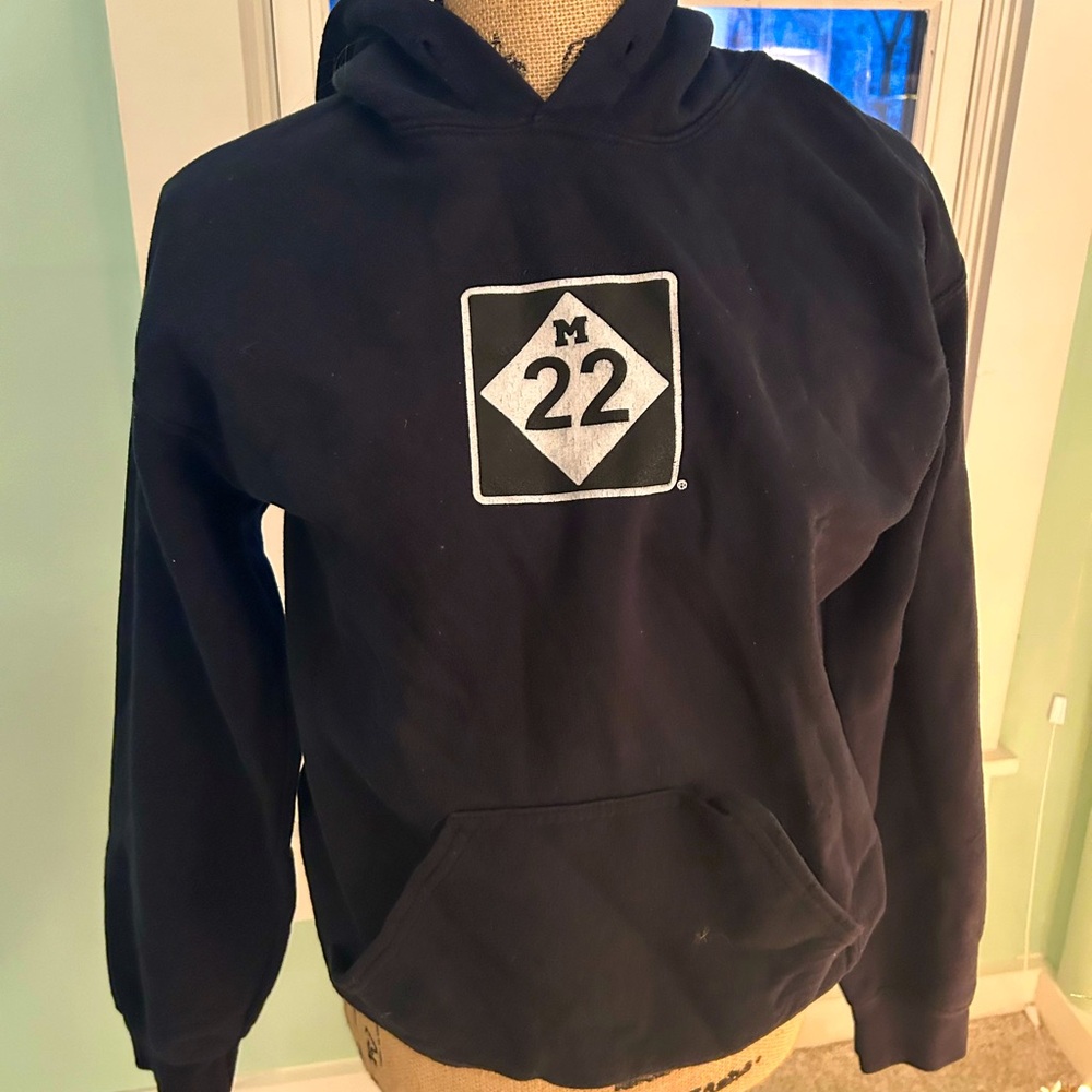 M22 black sweatshirt (unisex)